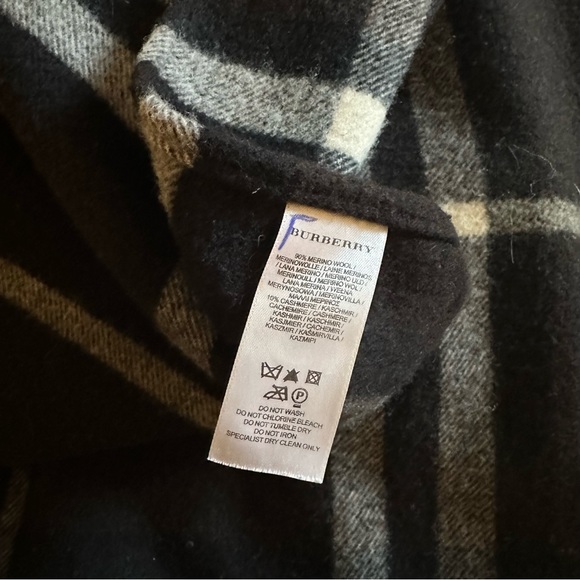 Brown Burberry Check Shawl Cape with Hood - Picture 7 of 15